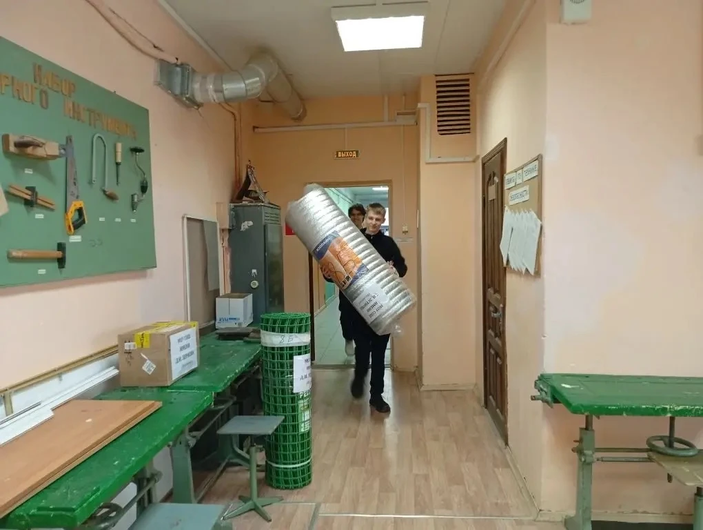 Учащиеся, педагоги и родители школы имени Д. И. Зернова приняли участие в сборе гуманитарной помощи 