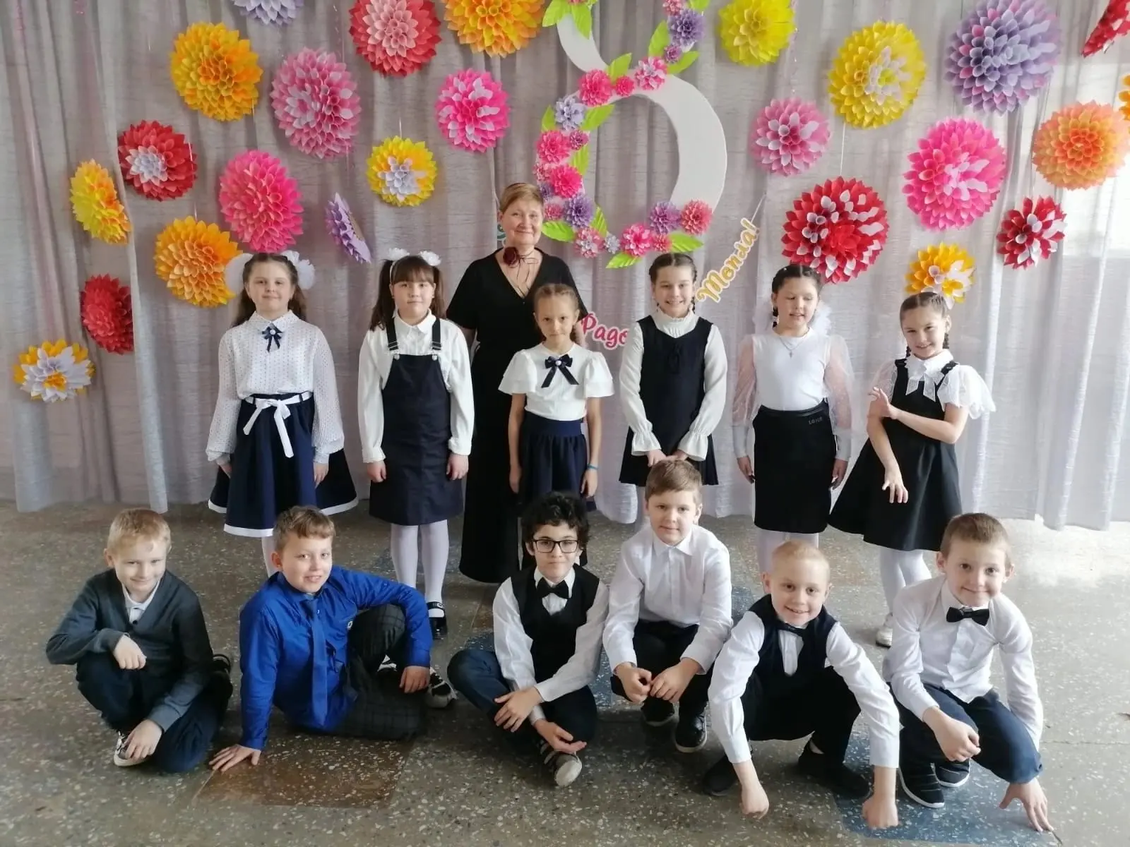 🌹В этот день мы поздравляем с Днём Рождения Сапрыкину Ларису Викторовну!
