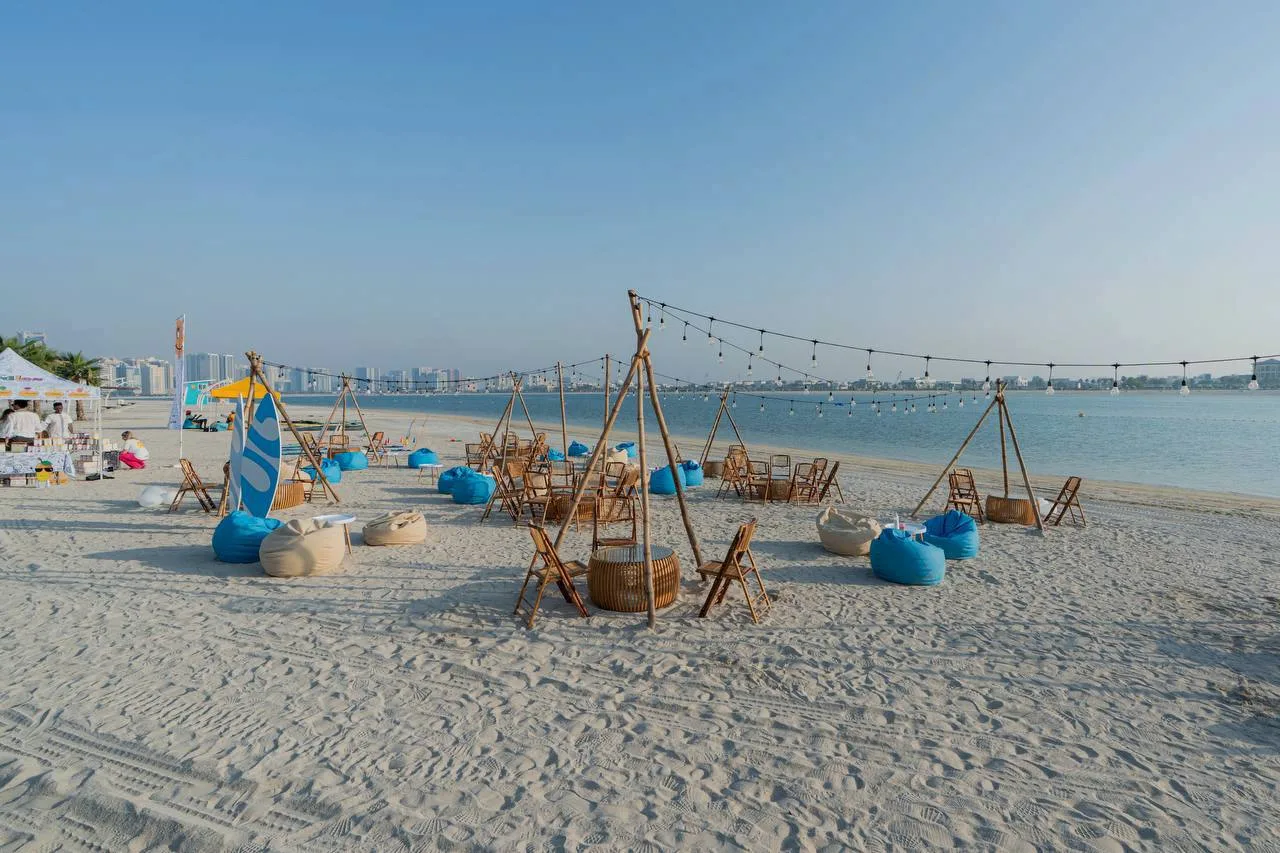 В Дубае после масштабной реконструкции вновь открыли Al Mamzar Beach 

На пляже появились плавучая п