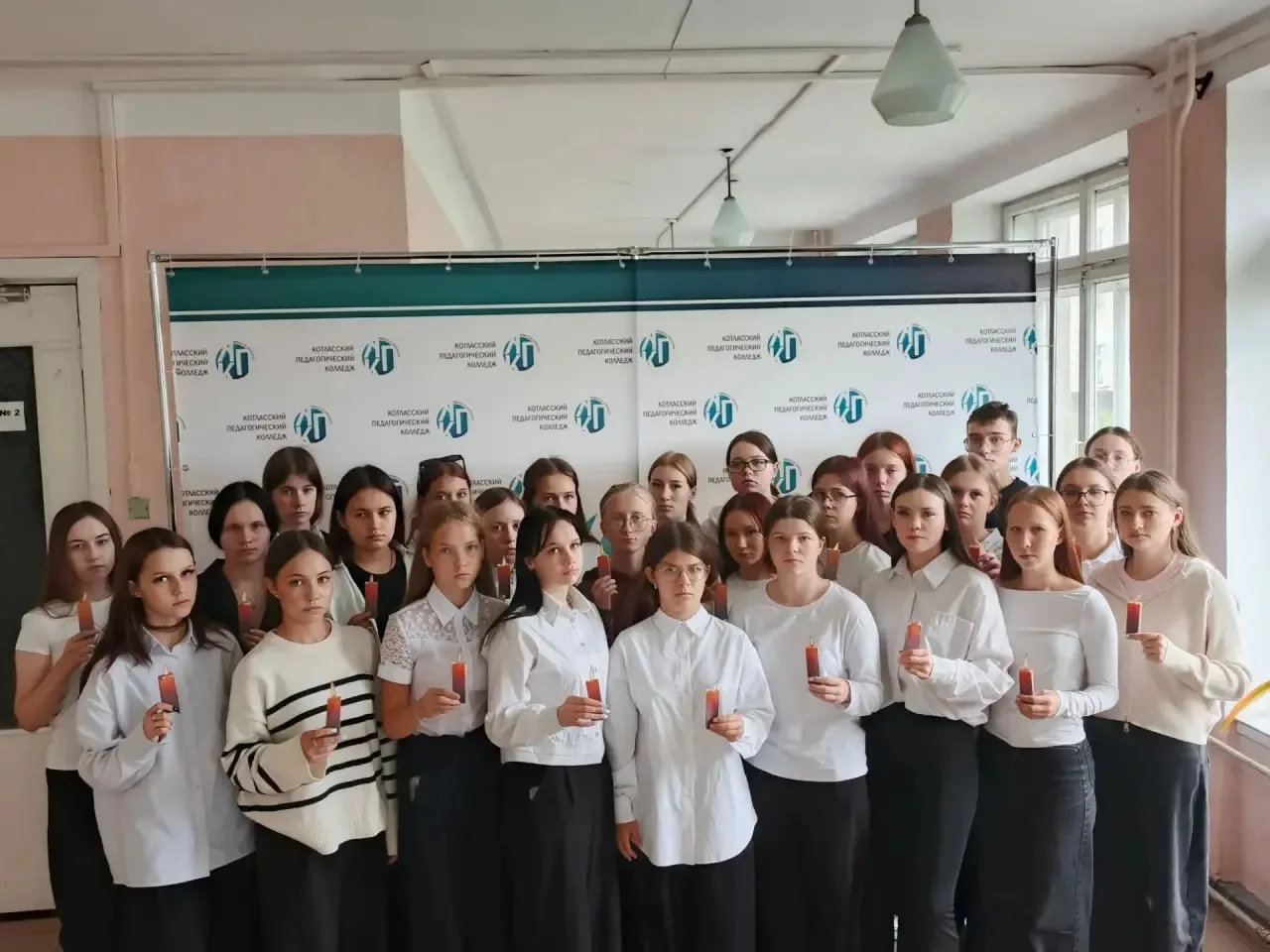 СТУДЕНТЫ КОЛЛЕДЖА ПОЧТИЛИ ПАМЯТЬ ЖЕРТВ БЕСЛАНА