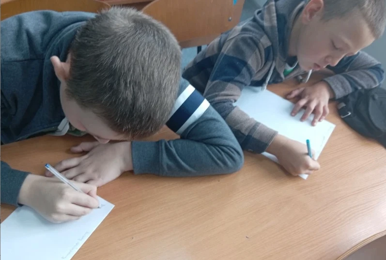 В пришкольном лагере прошла патриотическая акция «Письмо первым переселенцам»
Ученики почтили память