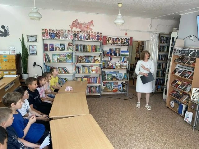 #ОКРРМелеуз

"ДЕНЬ ПАТРИОТИЗМА"

Сегодня был замечательный День патриотизма! Мы с детьми посетили би