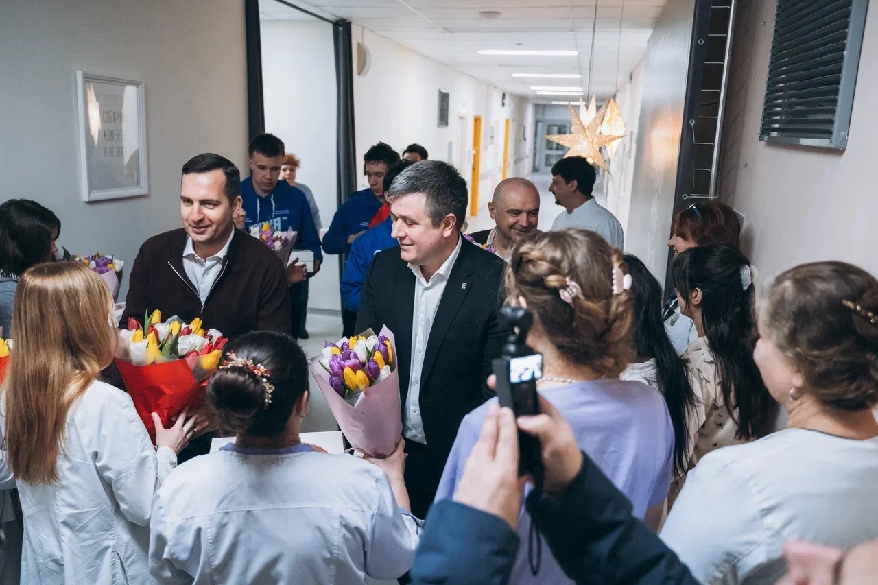 Сотрудниц нашего перинатального центра, которые каждый день помогают появляться на свет малышам со в
