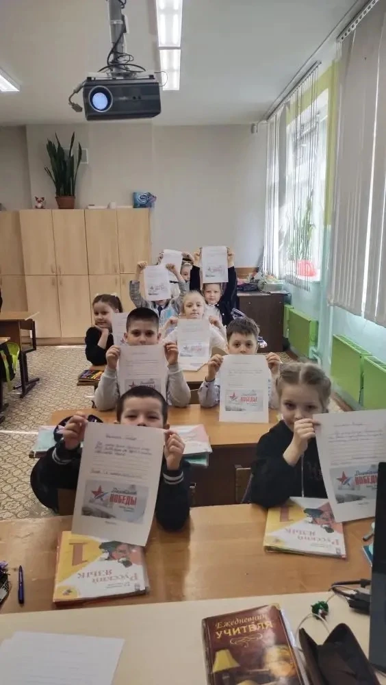 Обучающиеся 1 " А" и 1 "К" классов  приняли участие в «Диктанте Победы».  Очень важно, что такое мер