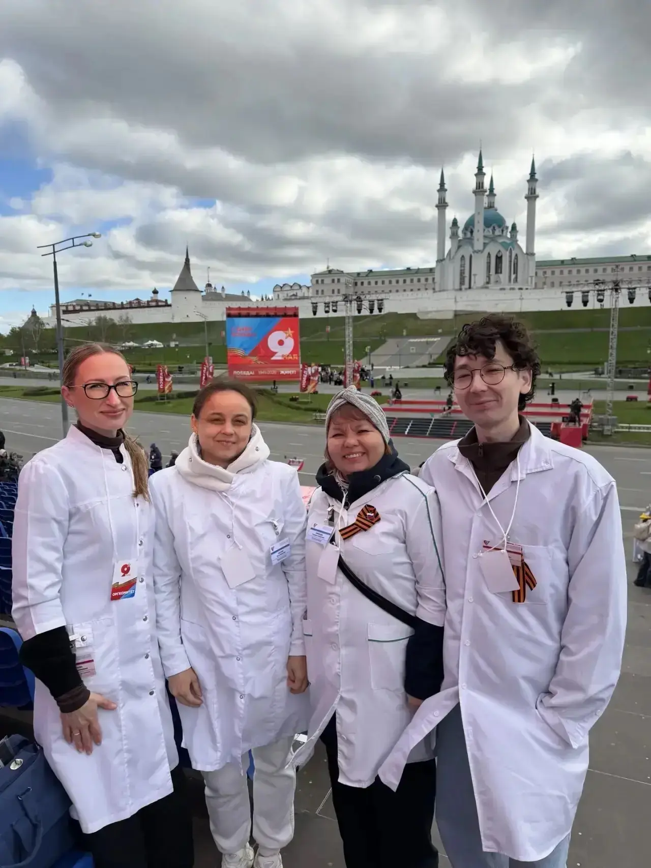 Сегодня наши сотрудники обеспечивают медицинское сопровождение Парада Победы в Казани.
