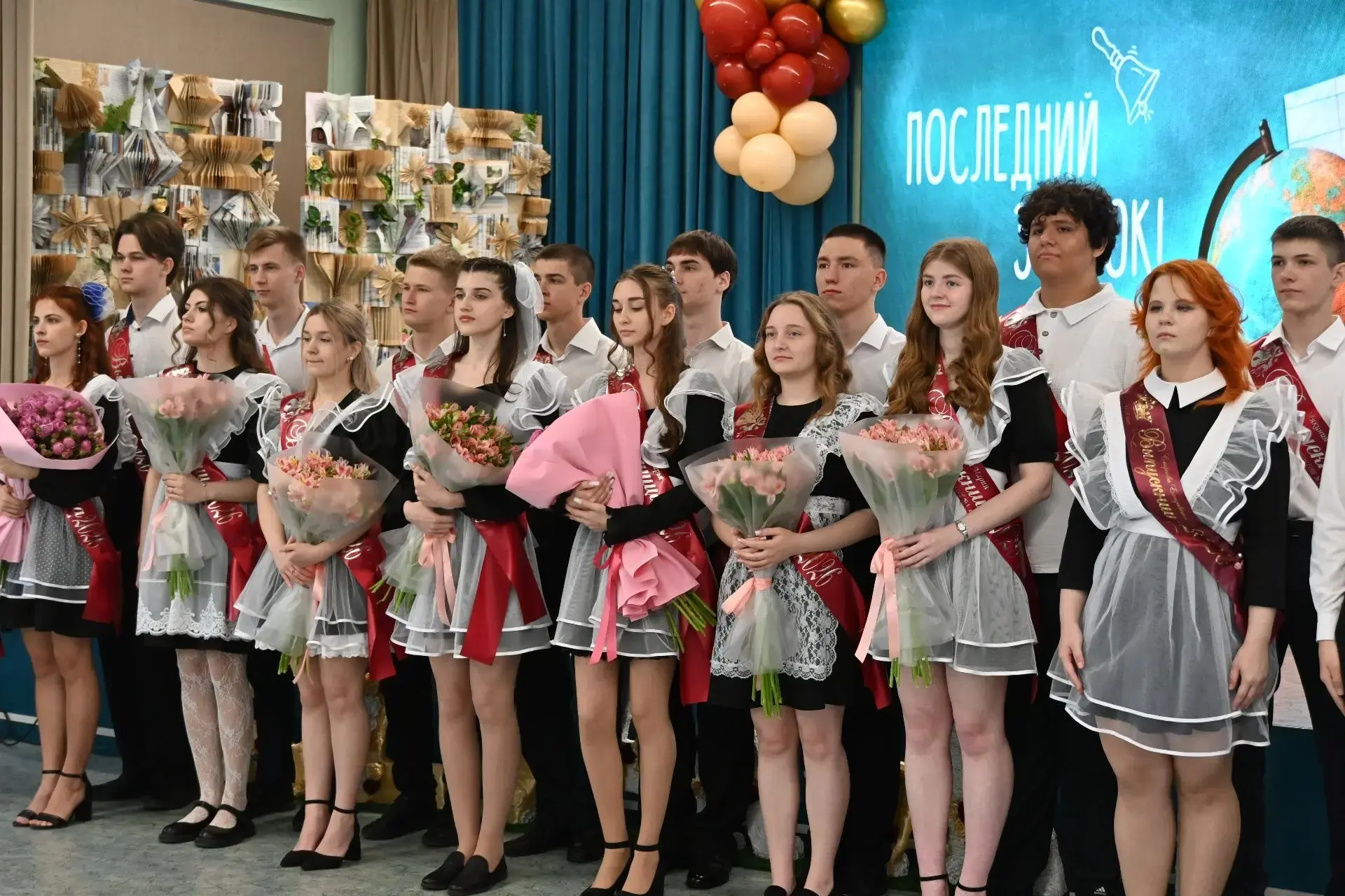 Сегодня во всех школах Аксайского района большой праздник — звучит Последний звонок.   Для учеников 