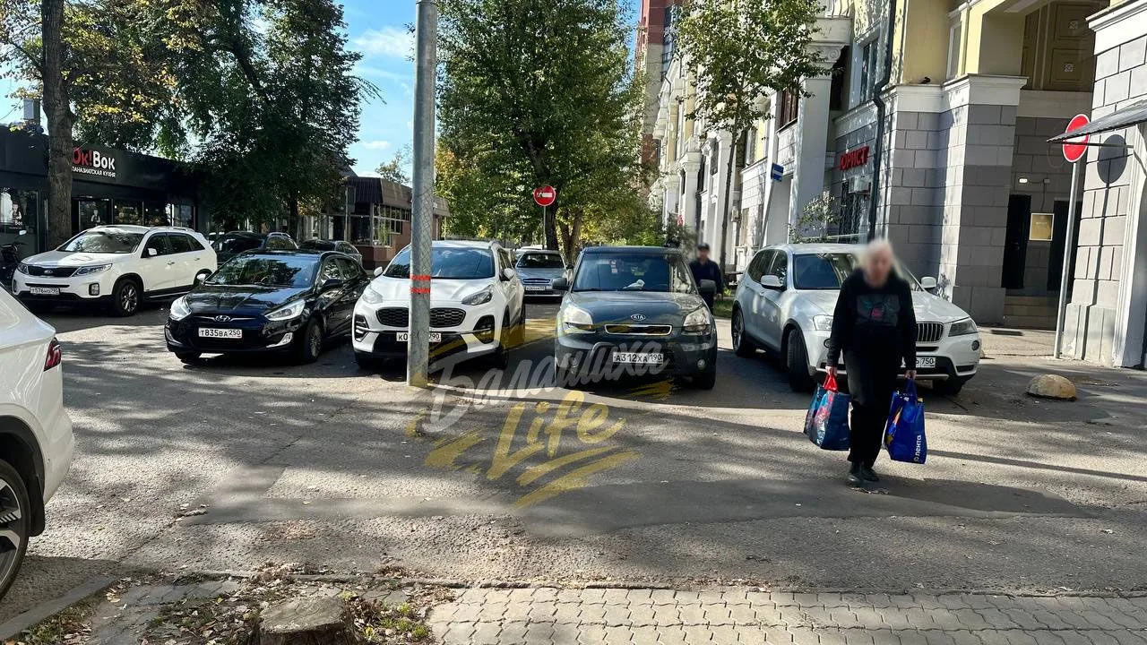 Здравствуйте! Хотелось бы обратить внимание на ситуацию рядом с Советом депутатов город...