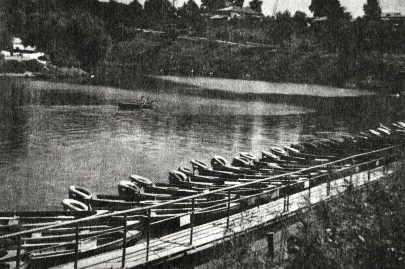 На причале у кинотеатра «Художественный»,
1950-е годы.

📷из фондов музея «Подолье»

📚Канал: Подоль