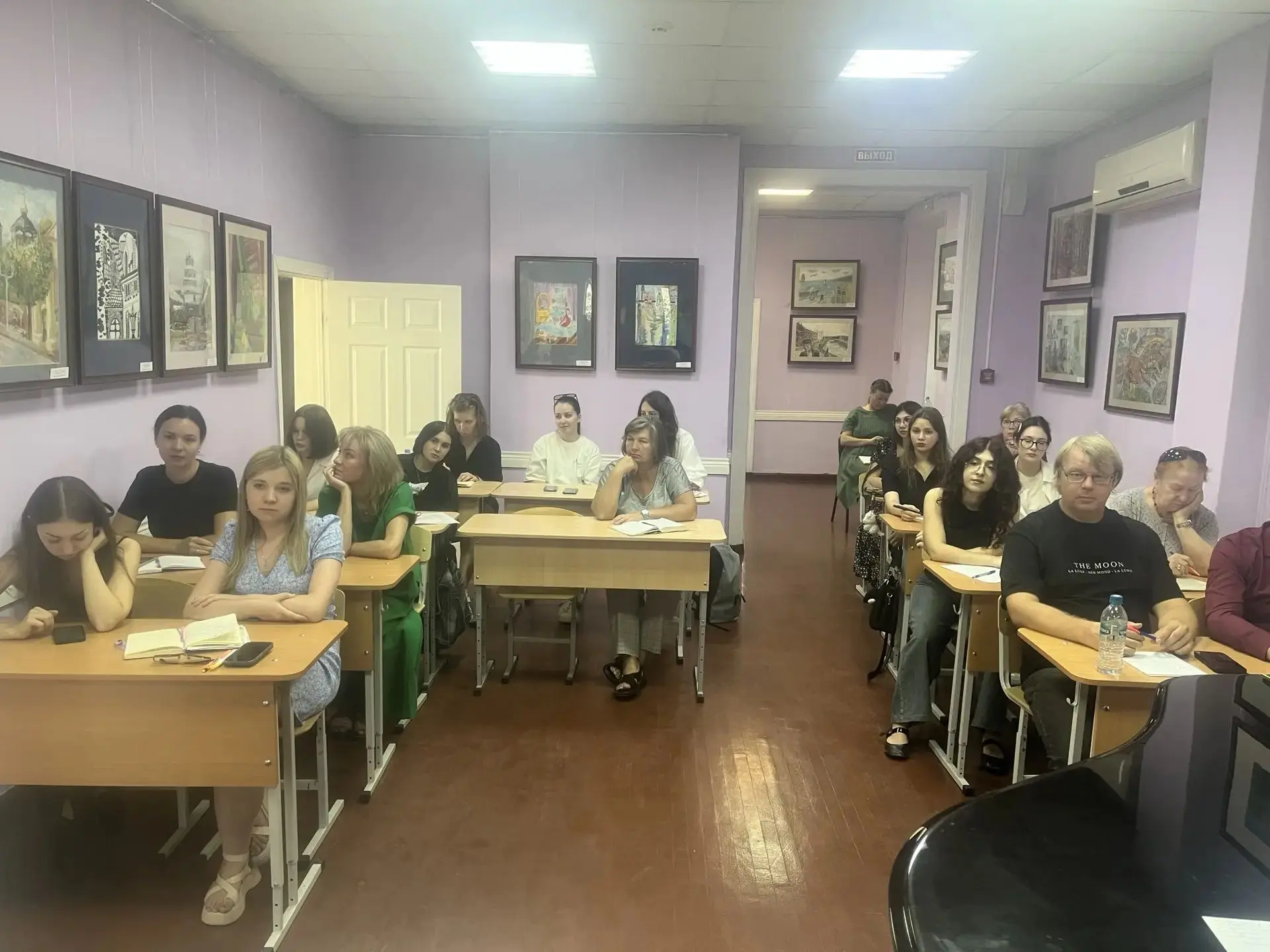 Десятая школа искусств перед началом учебного года проводит педсовет. Поприветствовали ...