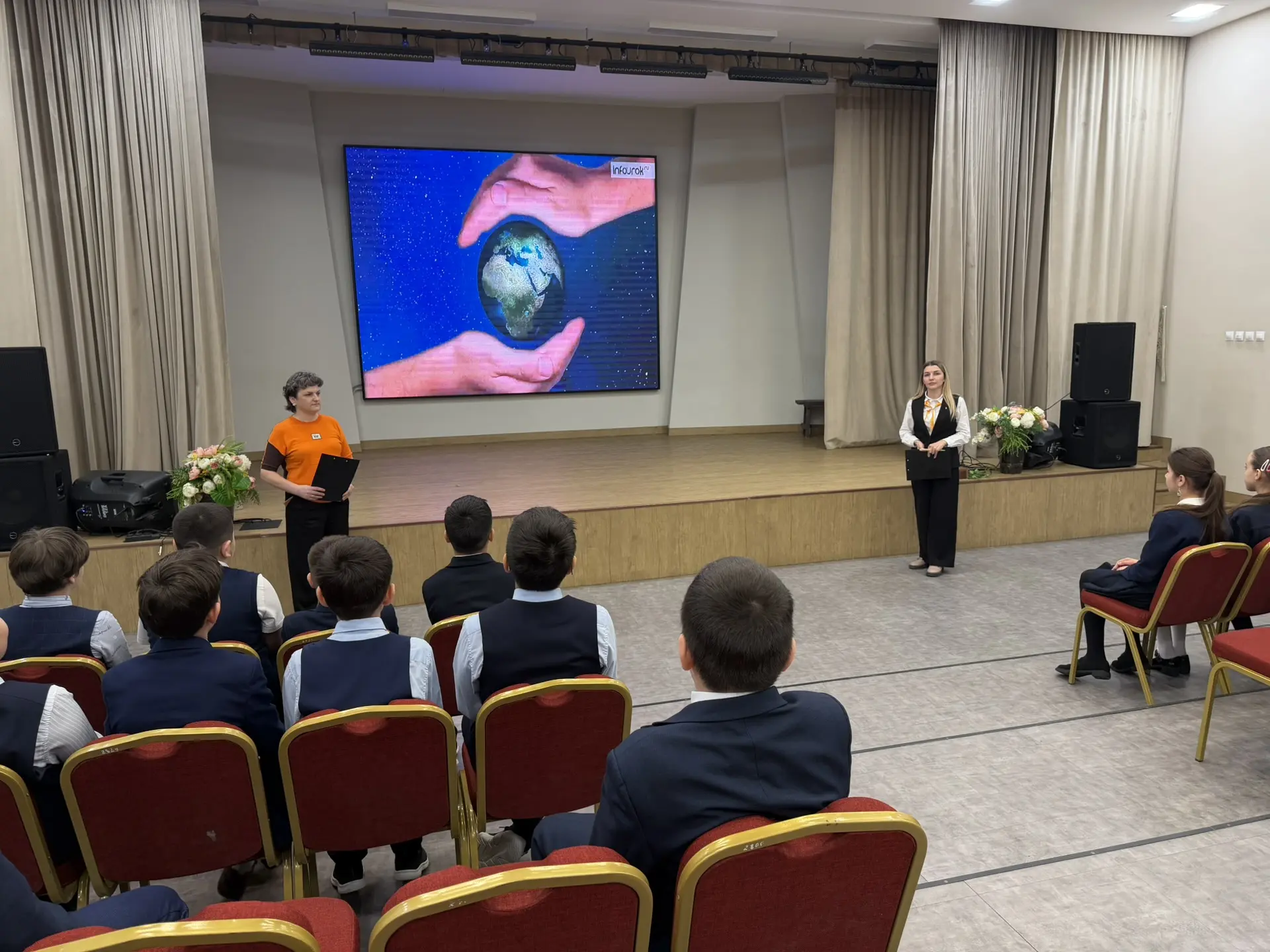 🌍 ДЕНЬ ЗЕМЛИ  Сегодня вместо обычных лекций советник директора по воспитанию Бикмаева И.М и педагог-