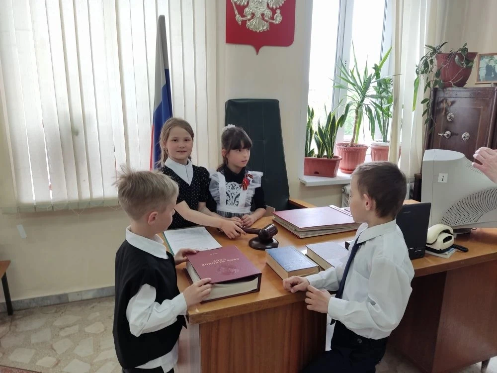 Сегодня в музее Алапаевского городского суда наградили участников творческого конкурса ...