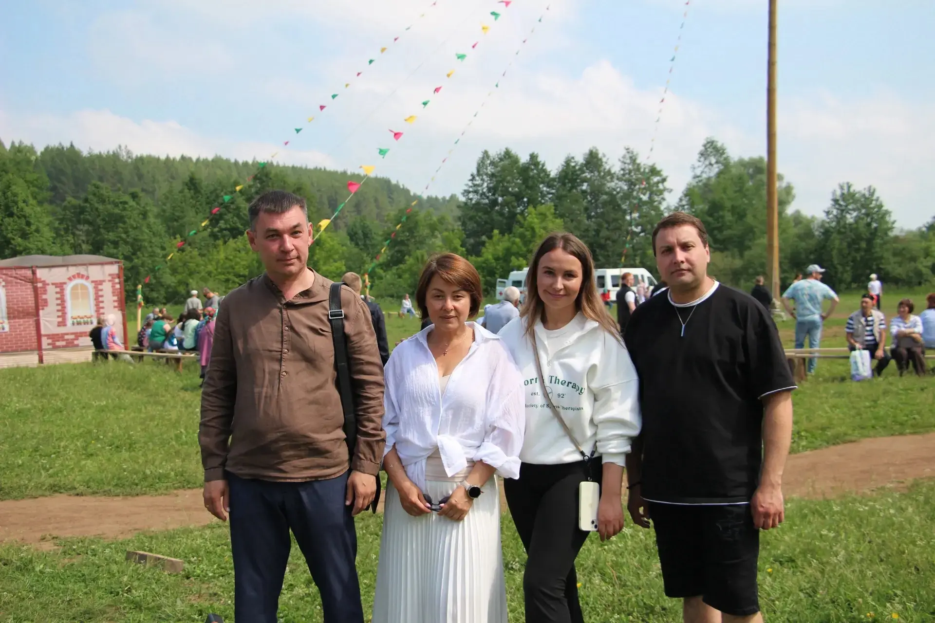 Большой народный праздник «Сабантуй» провели на поляне у Акшабарихи.

Было очень дружелюбно и гостеп