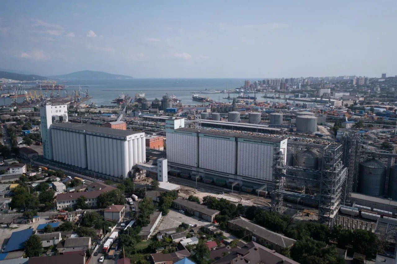 ⚡️ В результате атаки БПЛА повреждён зерновой терминал Новороссийского комбината хлебоп...