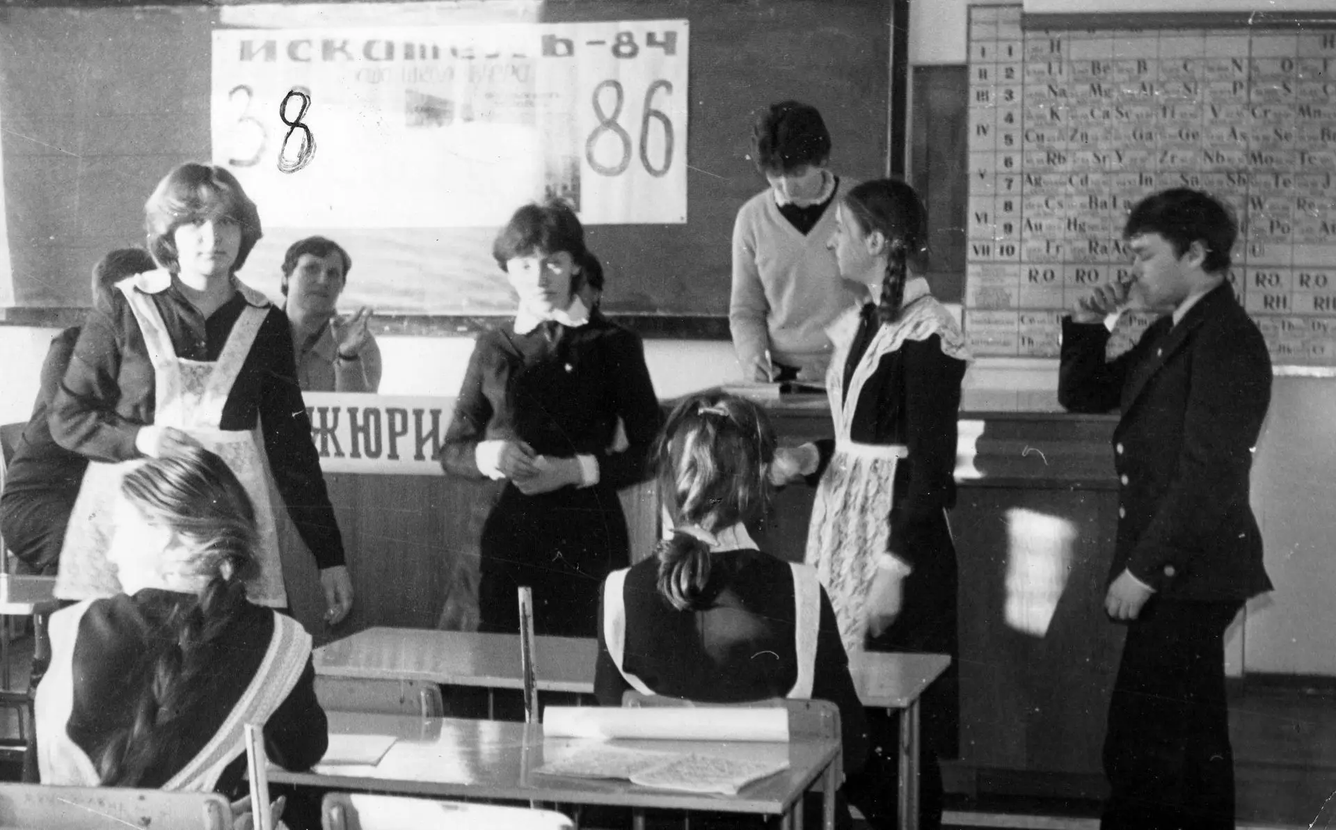 НАВСТРЕЧУ ЮБИЛЕЮ   Листая книги приказов   Состав педагогов в 1980 гг: Камышенко О.И., Алехина М.А.,