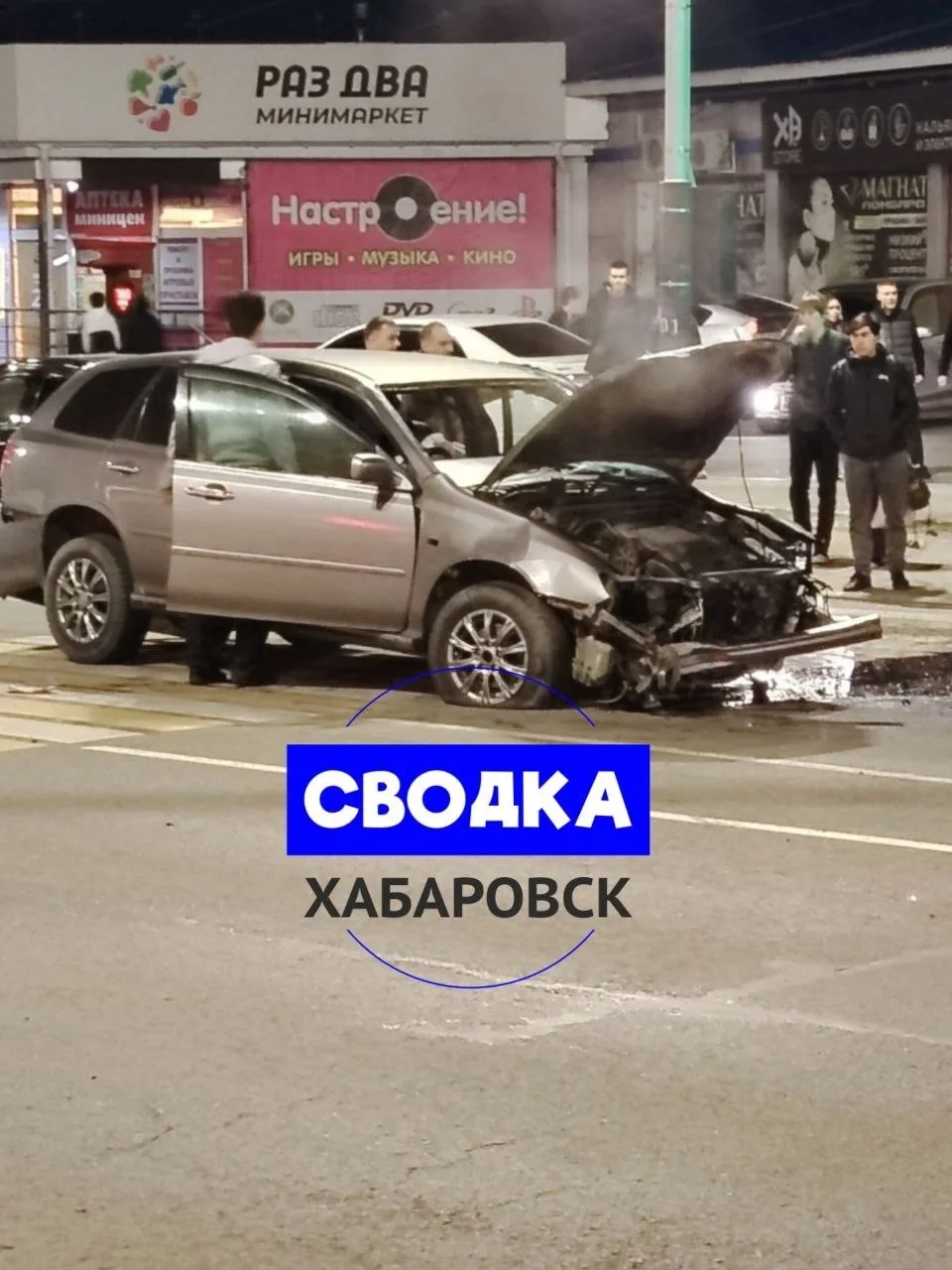Скорая провалилась в глубокую яму во дворе дома в Хабаровском крае  Медики приехали на срочные роды 