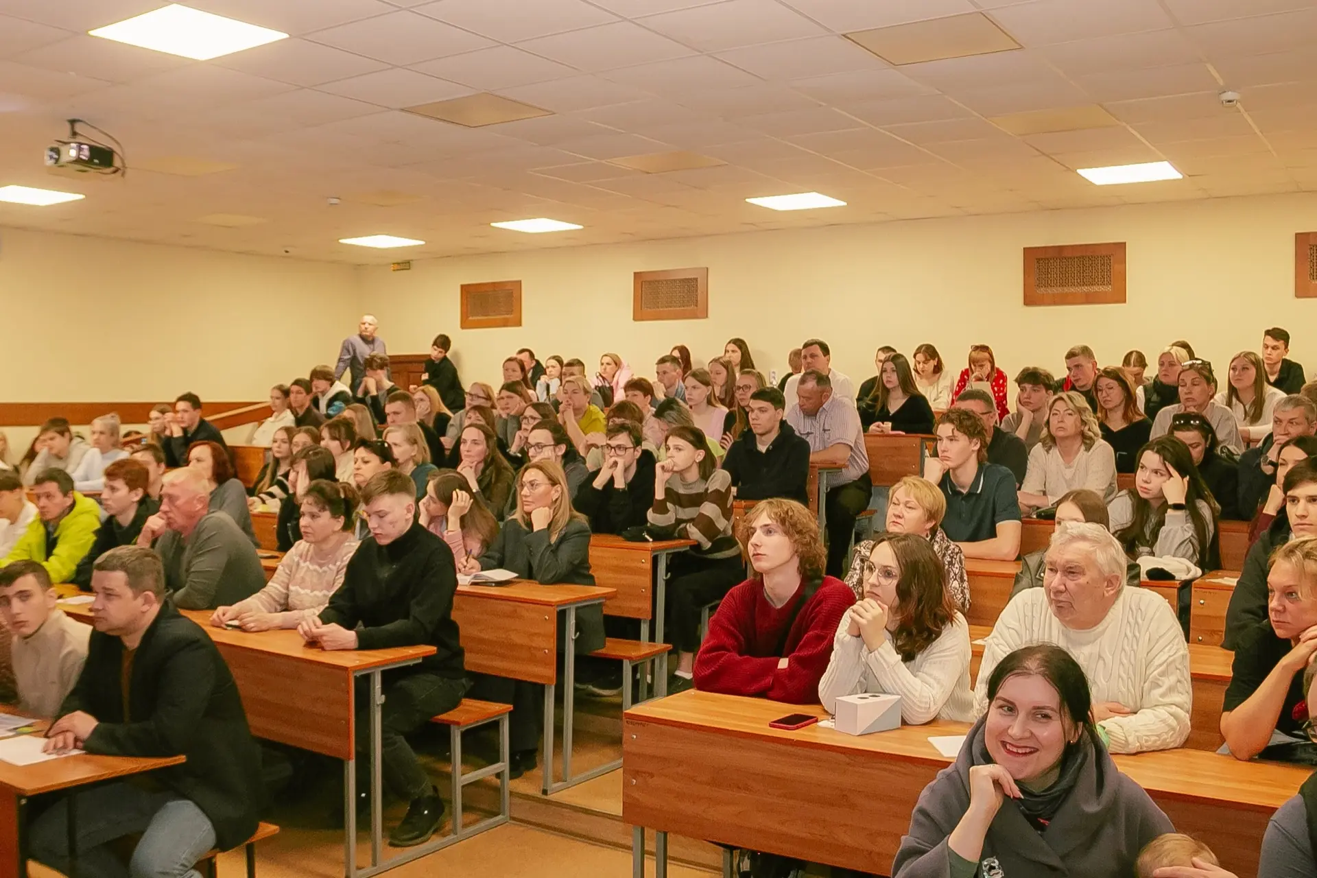 📸 Долгожданные фотоальбомы с Дня открытых дверей со всех локаций нашего университета!   Листайте сни