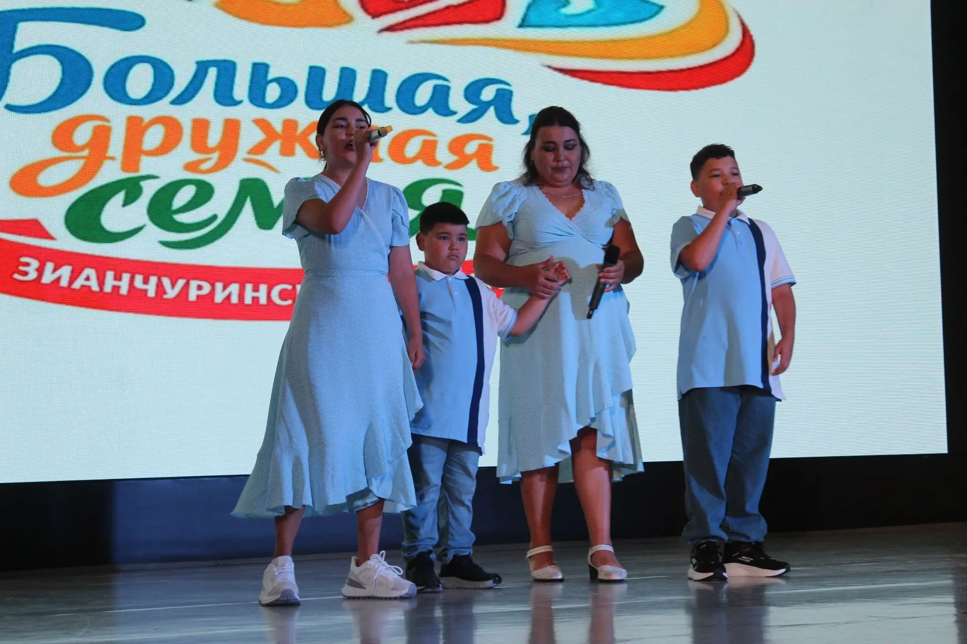 🙏Красивое и очень тёплое мероприятие прошло в РДК. Самые лучшие семьи района приняли у...
