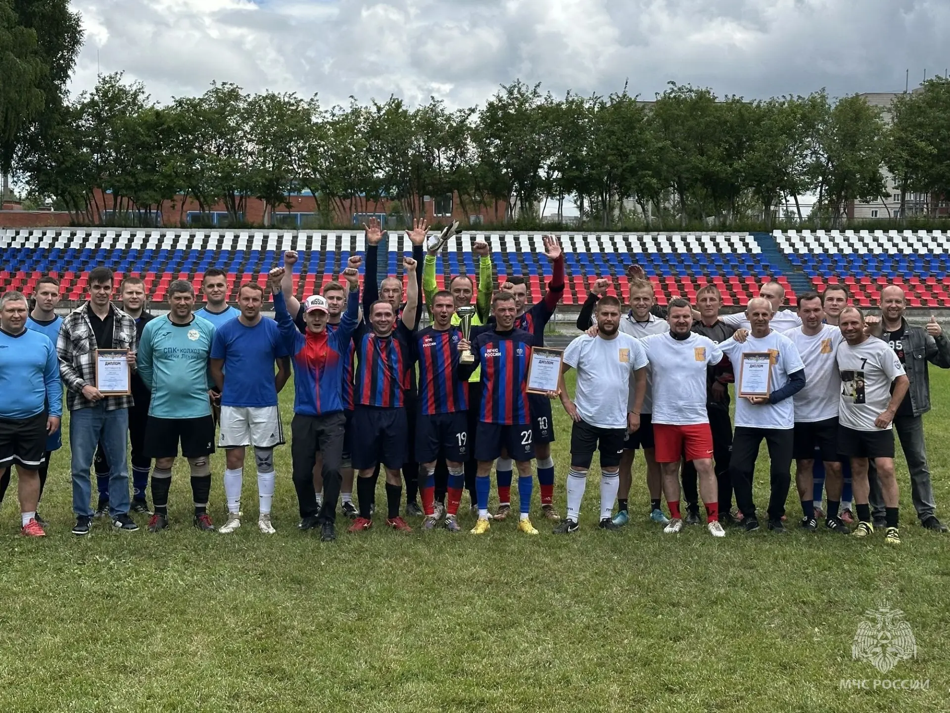 Уржумские пожарные - победители областного турнира по мини-футболу

⚽В рамках спартакиады Главного у