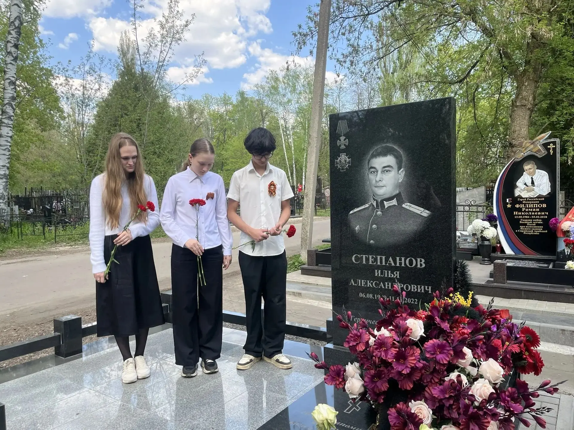 Помним и чтим героев
6 мая 2026 года активисты нашей школы посетили Коминтерновское кладбище, чтобы 