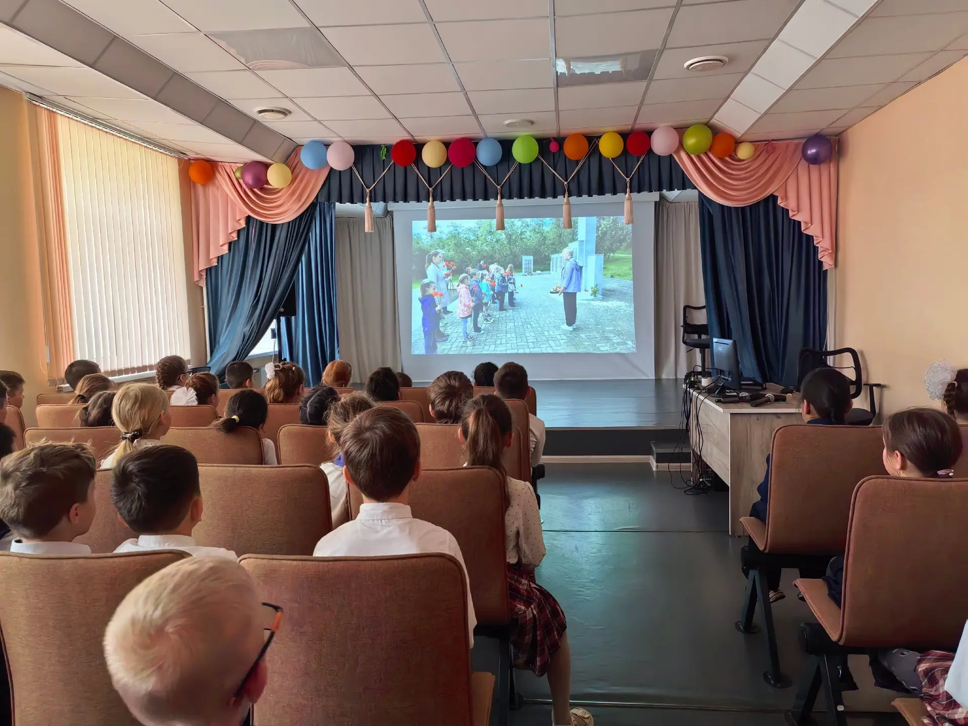 📽Сегодня в нашей гимназии прошёл кинопоказ короткометражного фильма «На рубеже». Его посмотрели учен