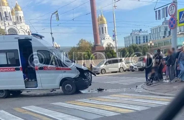 На Площади ДТП с участием скорой, пока без подробностей.