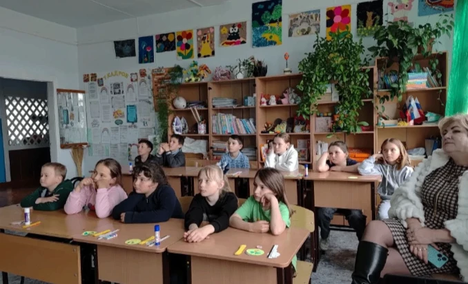 13 мая в нашей школе прошел мастер-класс «Светофорик» для учеников 1-4 классов. Меропри...