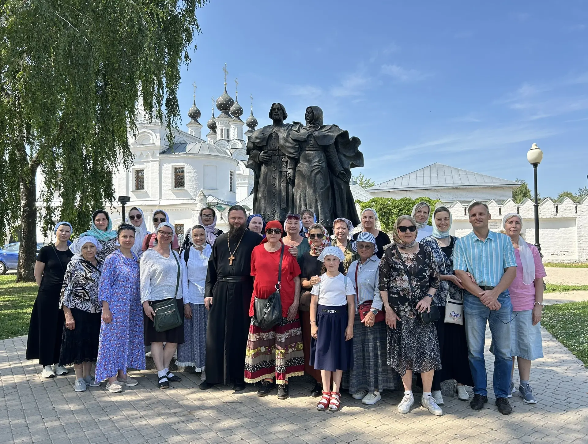 В день возвращения домой мы побывали в Муроме. ☀️
Поклонились мощам святых благоверных князей Петра 