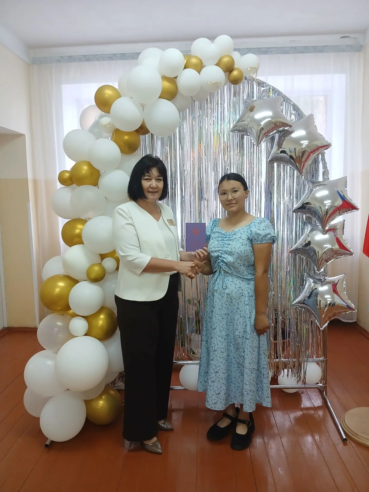 Бездә бүген чыгарылыш кичәсе. Укучыбыз Камиләне чын күңелдән котлыйбыз. Аңа киләчәктә у...