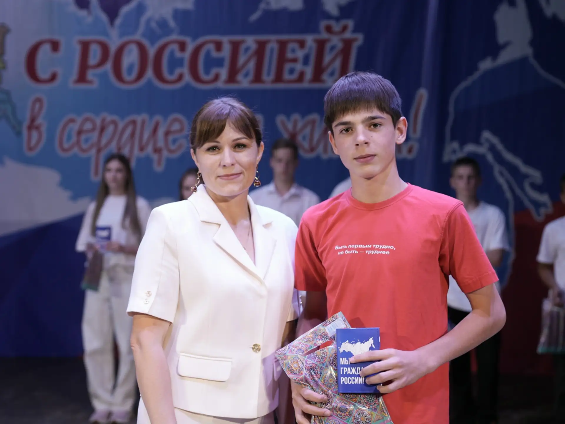 Обоянцы отметили главный государственный праздник концертами, акциями, выставками и познавательными 