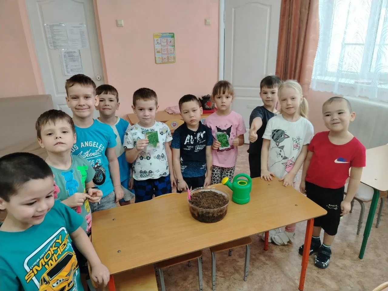 У нас в старшей группе произошло небольшое садоводческое приключение! Вместе с ребятами...