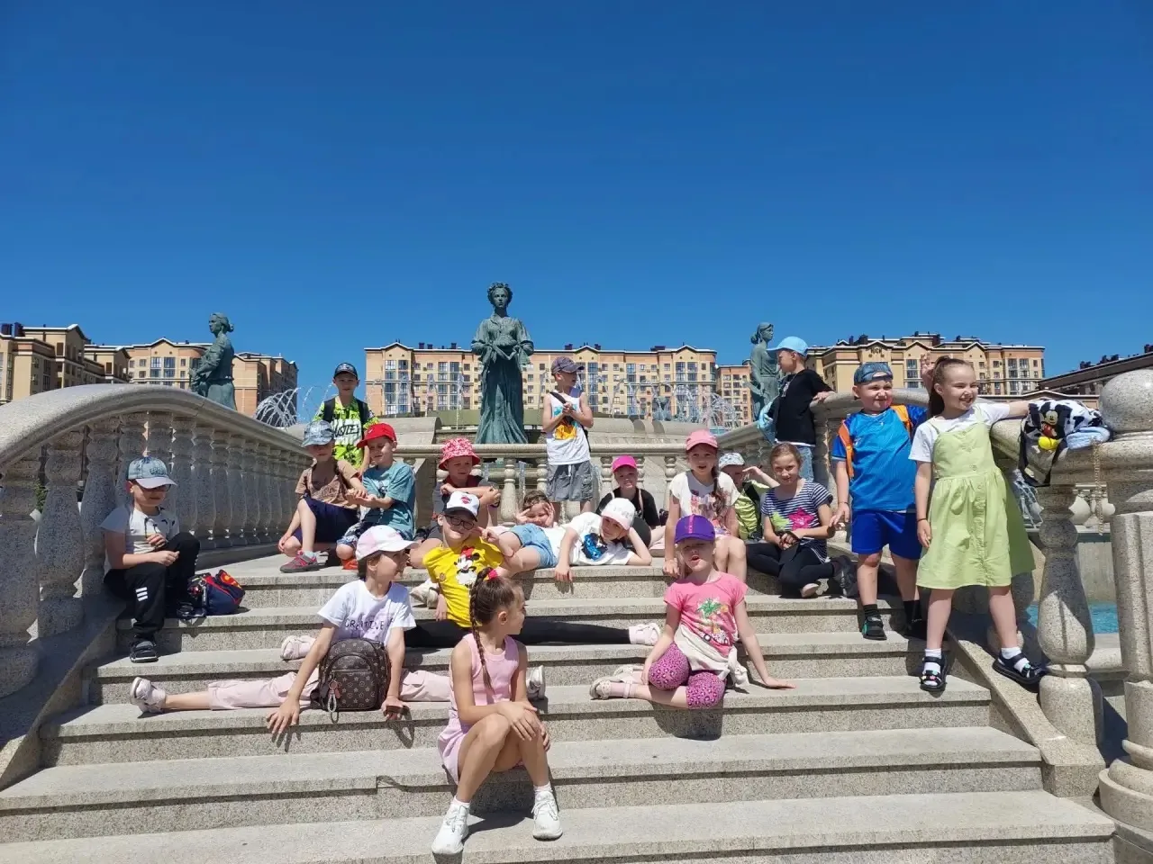 🥳Лагерь: «Крепыш»
🔘Первый поток 
✅День: 13

🗓️18.06.2026г.

☀️Утро началось с общелагерной линейк