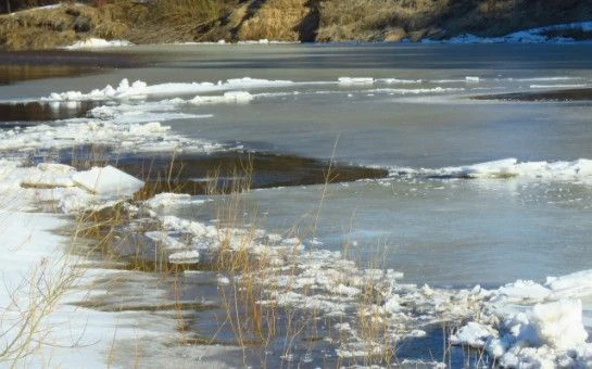 В весенний период на водных объектах необходимо соблюдать правила безопасности из-за то...