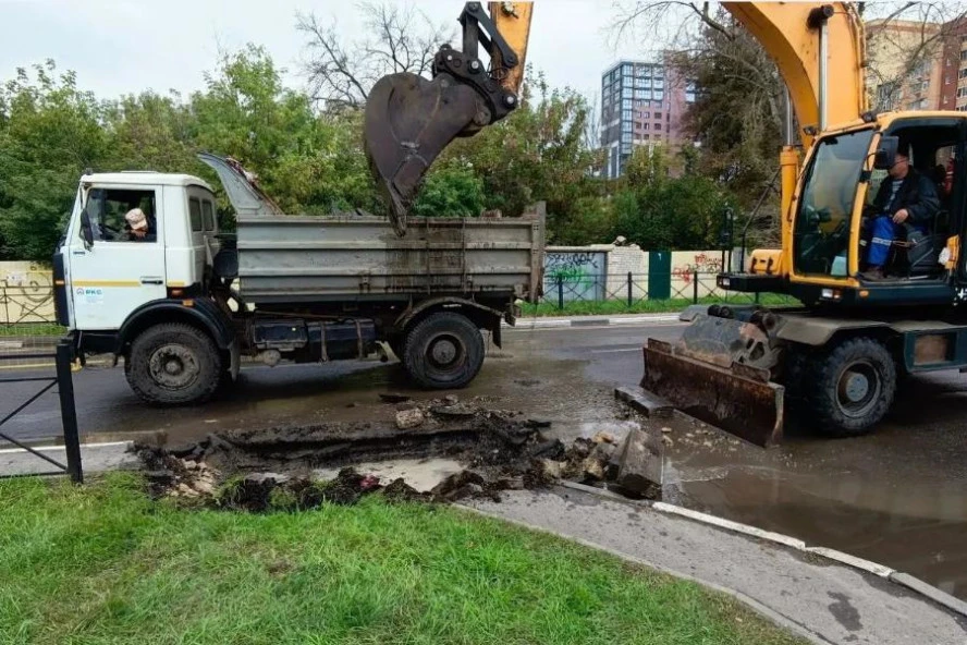 💦 В центре Тамбова устранили течь на водоводе