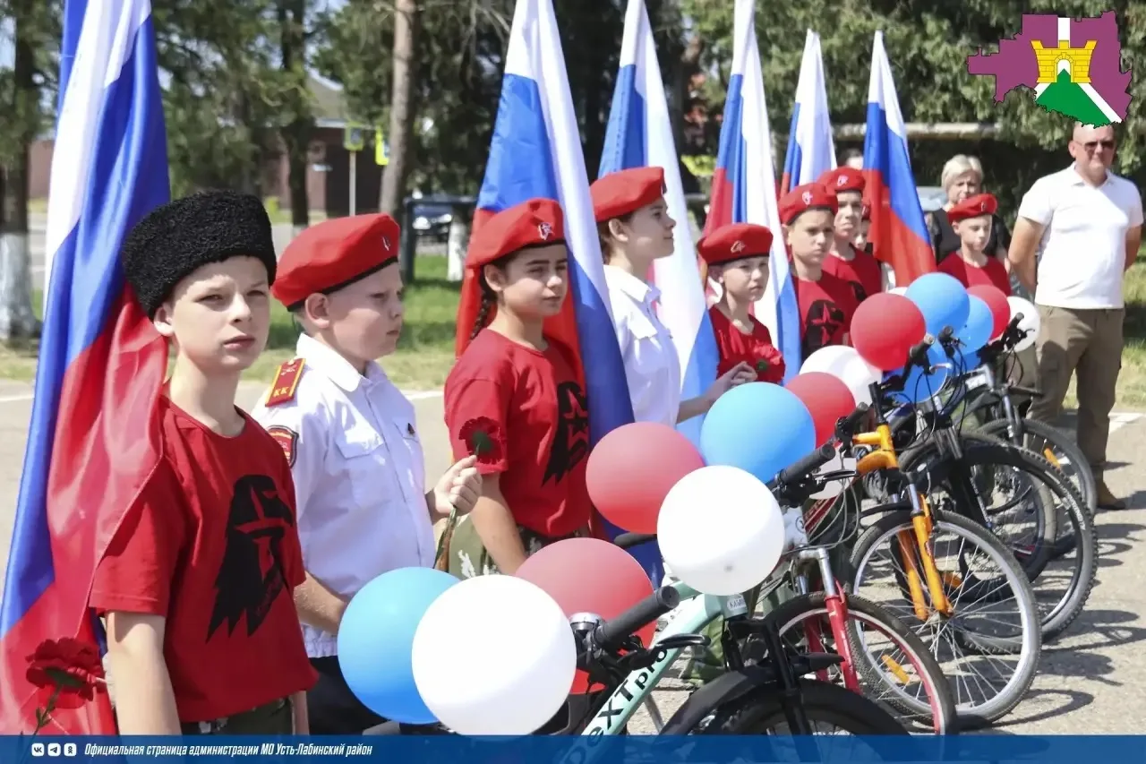 У памятника воинам-колхозникам, павшим за Родину, прошло торжественное мероприятие. 17 ...