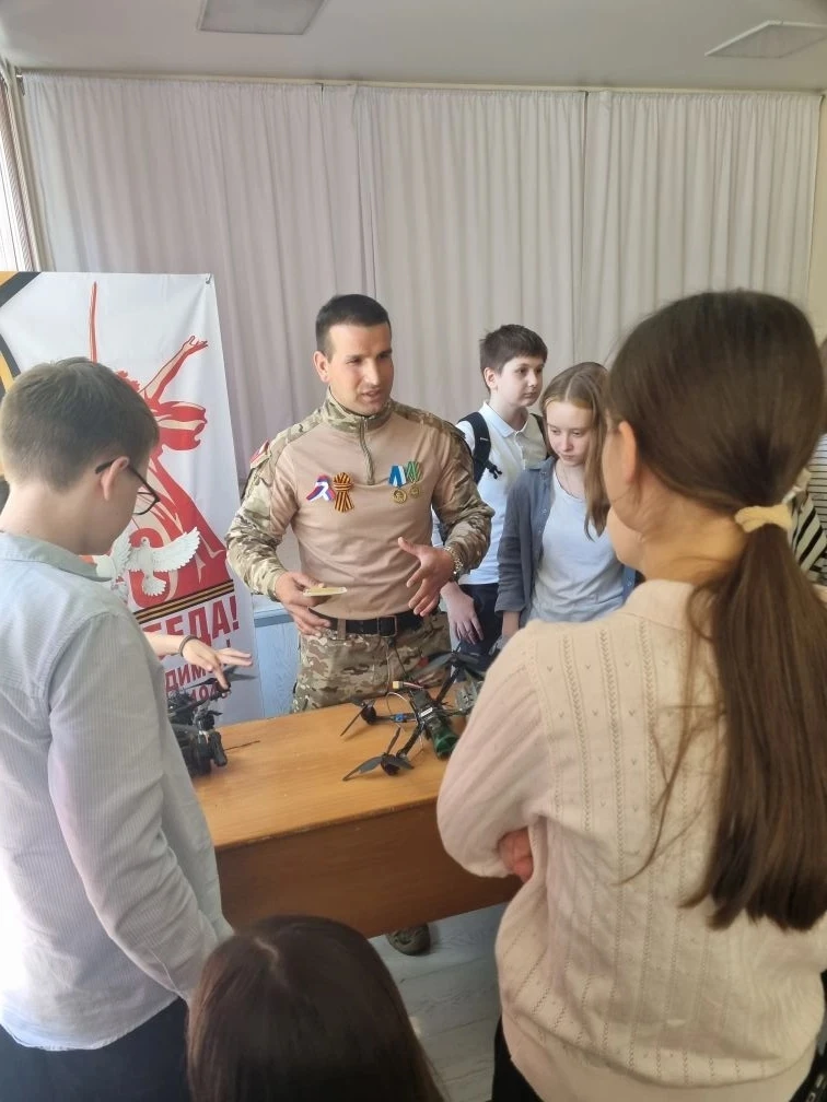 📢 Сегодня в гимназии состоялась встреча с "Русской Дружиной" Челябинской области!  ⚡ Представители о