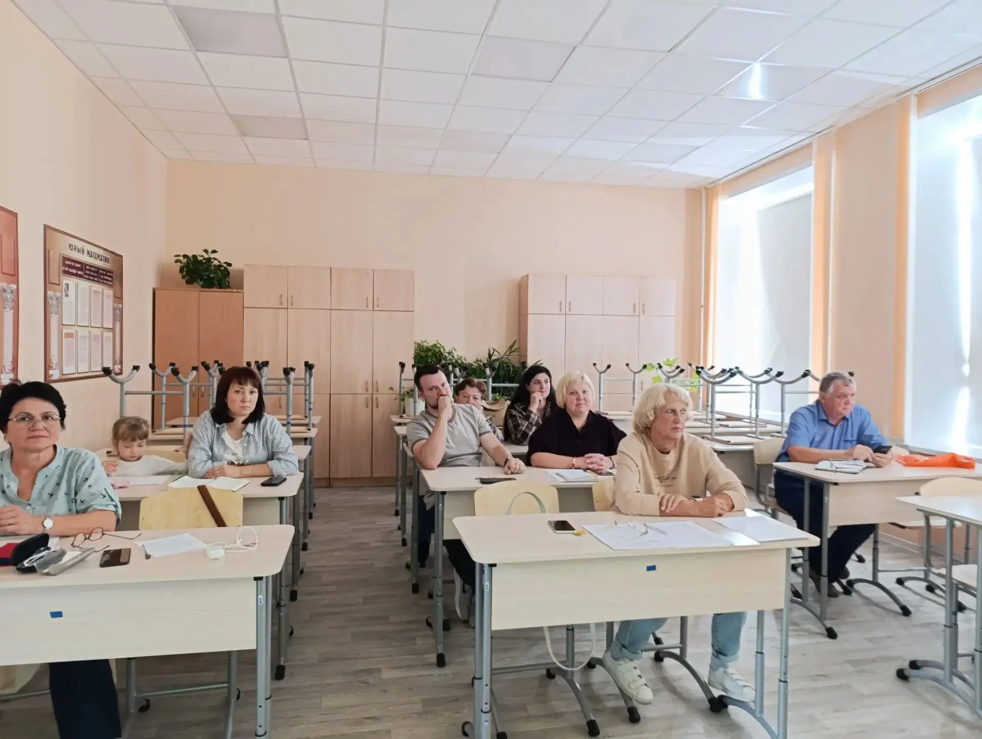 Несмотря на активную подготовку кабинетов и лицея к началу нового учебного года, наши п...