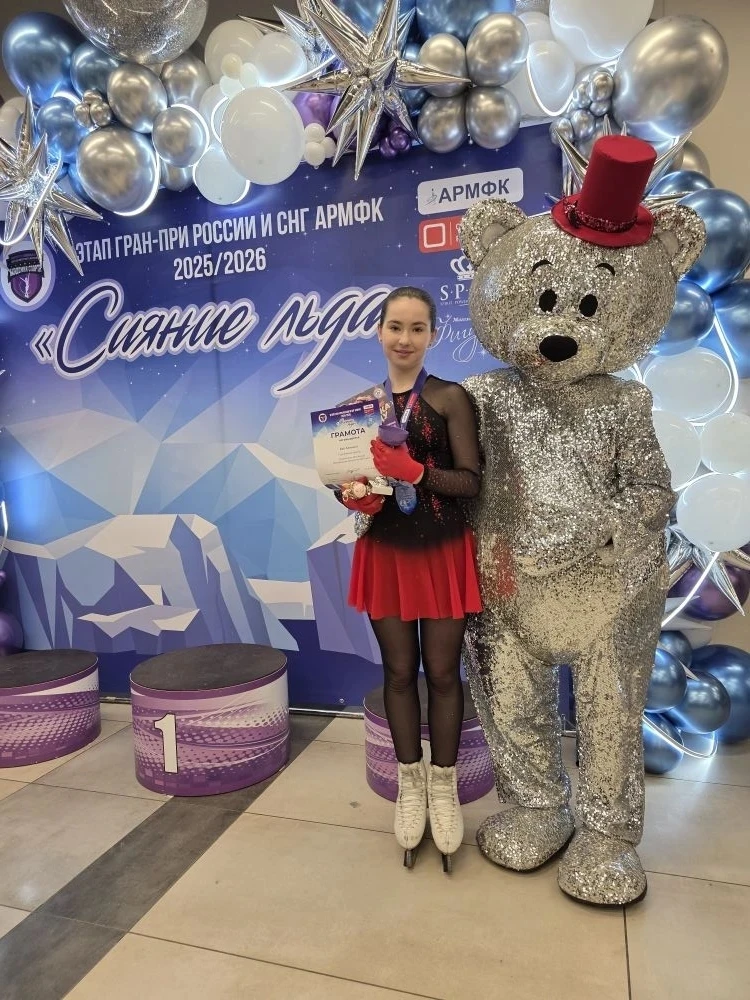 🎉 У нас потрясающая новость! Поздравляем нашу звездочку, Еву Конкину из 5 "А" класса, с блестящим до