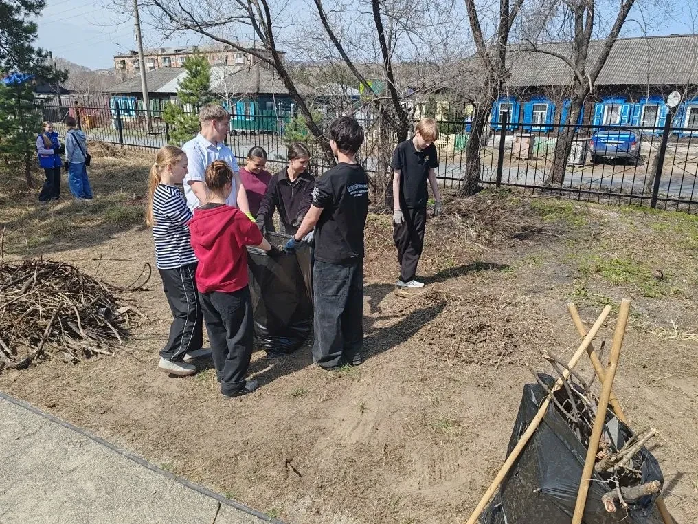 Сегодня ученики 8 «В» класса приняли активное участие во Всероссийской акции «Мы за чистоту»! Ребята
