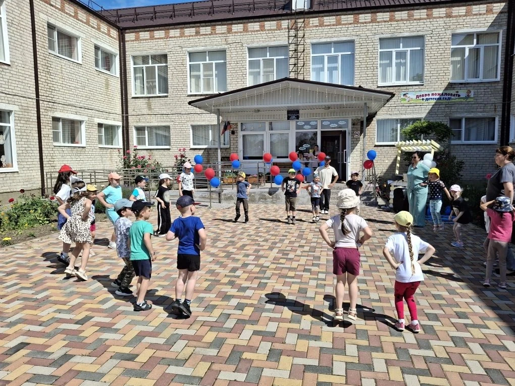 🎉 С Днём России! Путешествие по «Любимой России» 🇷🇺Дорогие родители и ребята! Сегодня в нашем дет