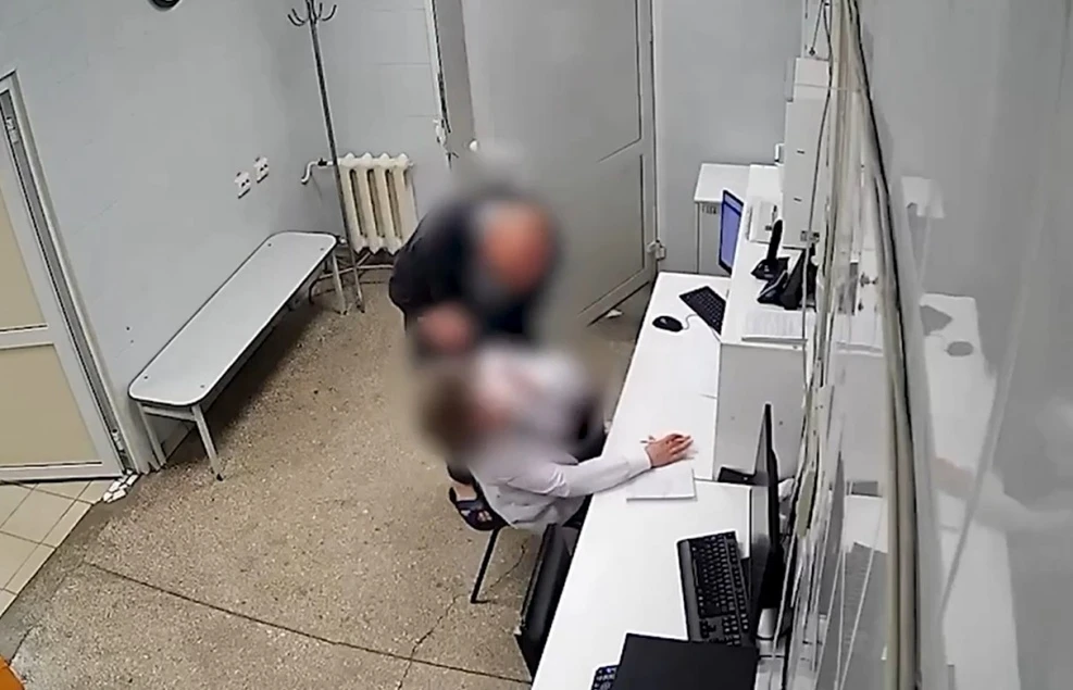 Орчанин, избивший медсестру в больнице, выслушал