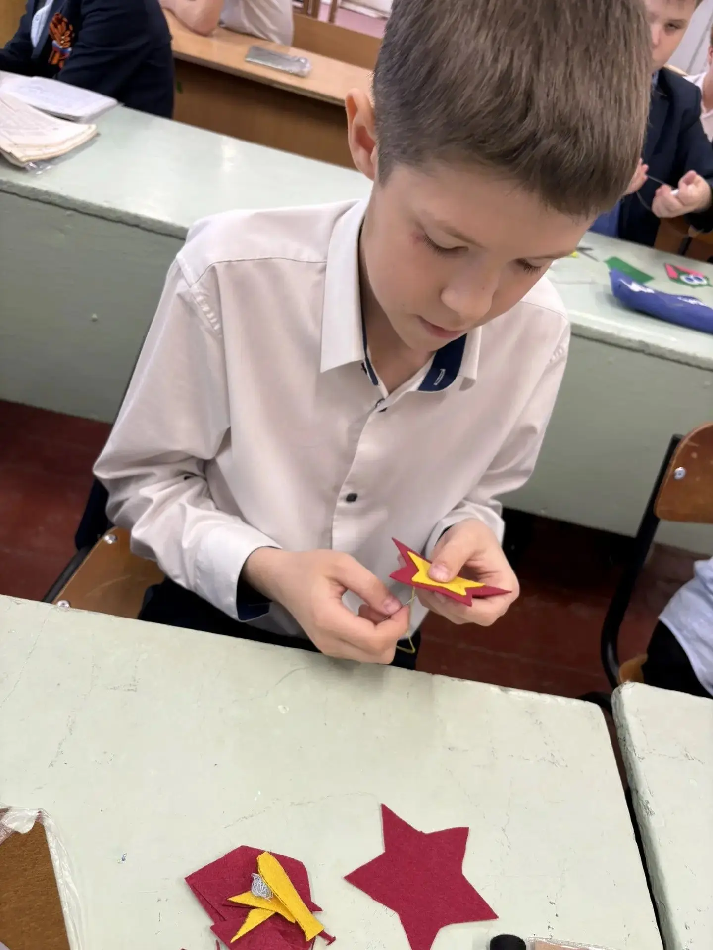 🧵🎖️ Подарок с теплом и благодарностью Во 2 корпусе на уроках труда под руководством Живойкиной Е. В.