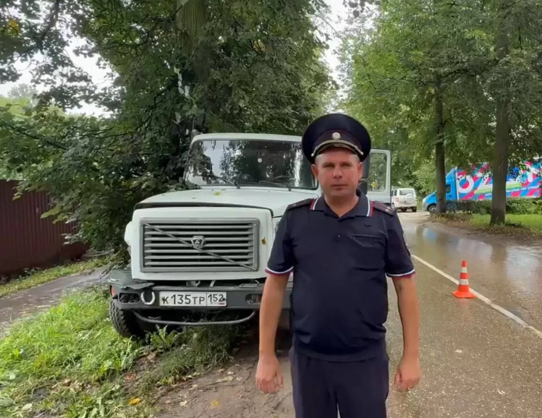 В Павлове 61-летний мужчина умер за рулем и врезался в дерево

Водитель автомобиля «ГАЗ 3109» потеря