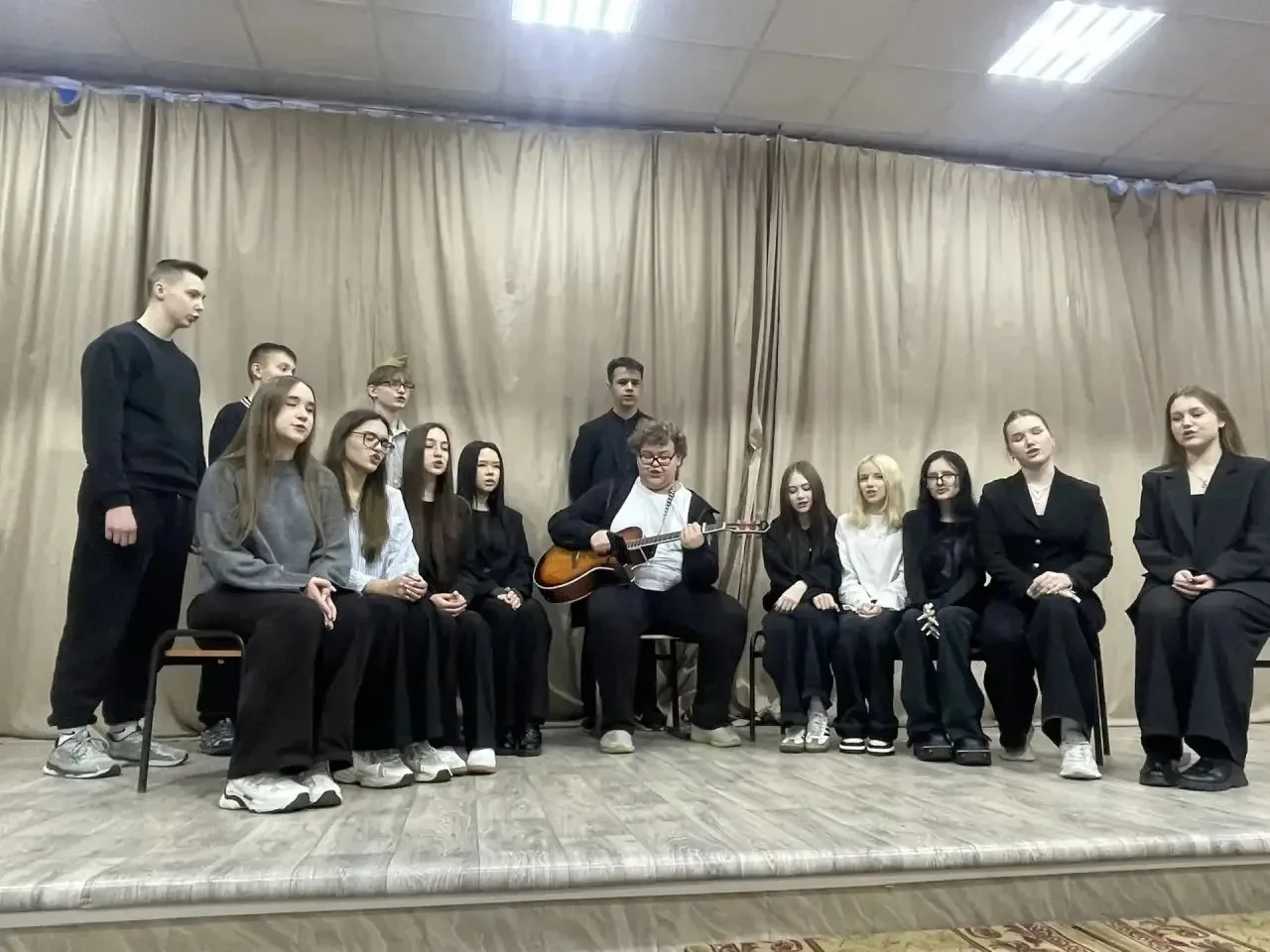 Школьный фестиваль музыкально-литературной композиции «Голос Памяти» прошёл среди 5-11 классов. «Гол