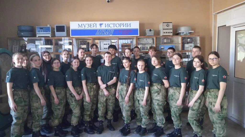 Обучение в военно-медицинском классе это не только занятия и строевые мероприятия, но и...