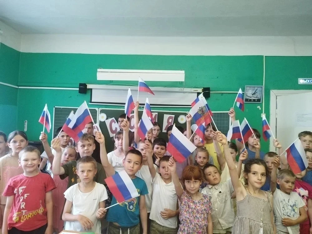 День России в Луковниковской школе: гордость за Родину и яркие краски праздника!