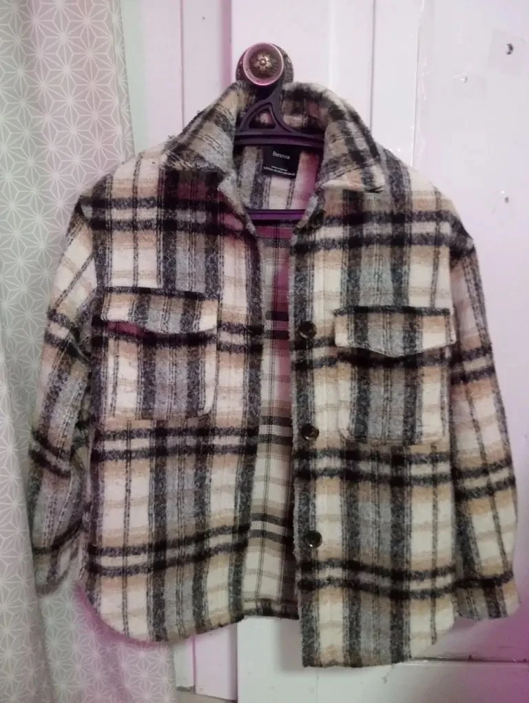 Продам куртки,парки женские б/у ,в хорошем состоянии р-р 42-44  46-48  Тел для связи 89041650404  💰Ц