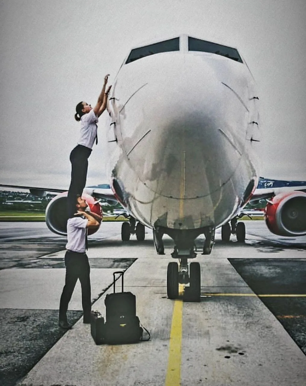 Как пилоты попадают в кабину перед рейсом? ✈