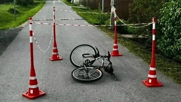 Новгородская Госавтоинспекция разыскивает водителя, по вине которого пострадал несовершеннолетний ве