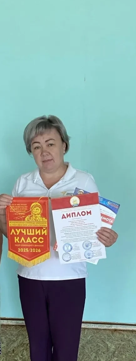 Сегодня на  линейке подвели итоги последней четверти  учебного года. По итогам четверти...