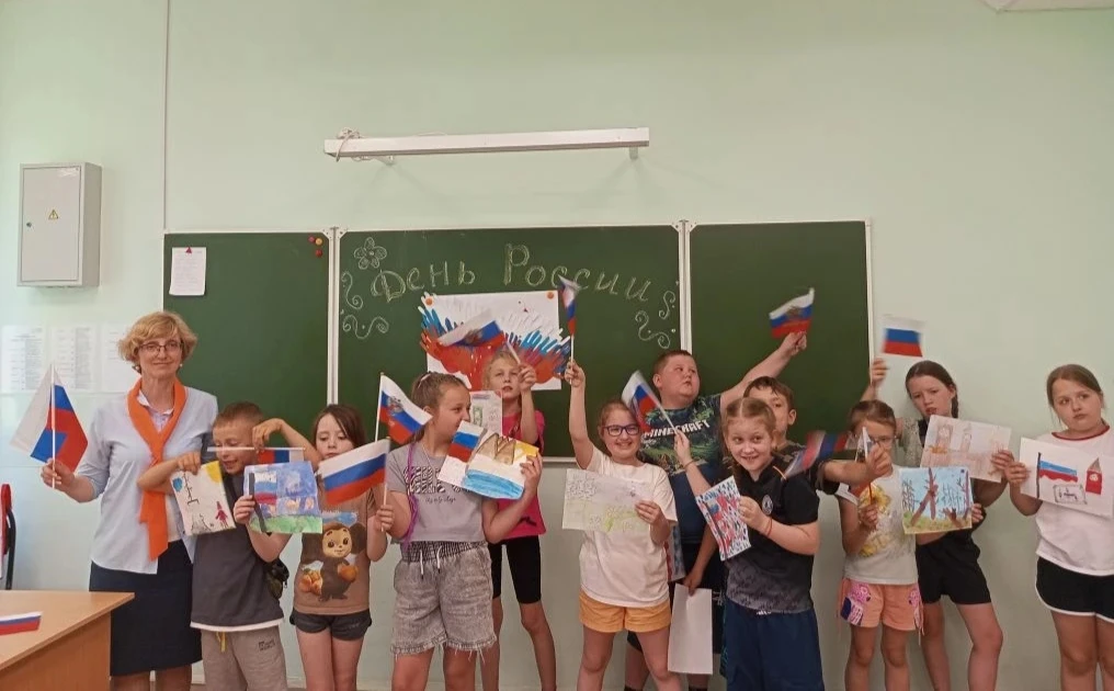 🇷🇺 Принимаем участие в Всероссийской акции   «Рисуй, Россия!» совместно с Движением П...